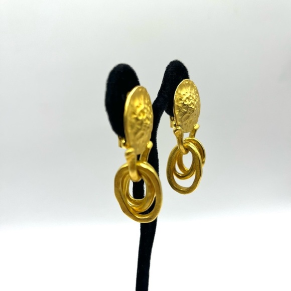 Elegant Matte Gold Hammered Earrings Clip on Premier Designs Vintage Statement - Picture 2 of 13